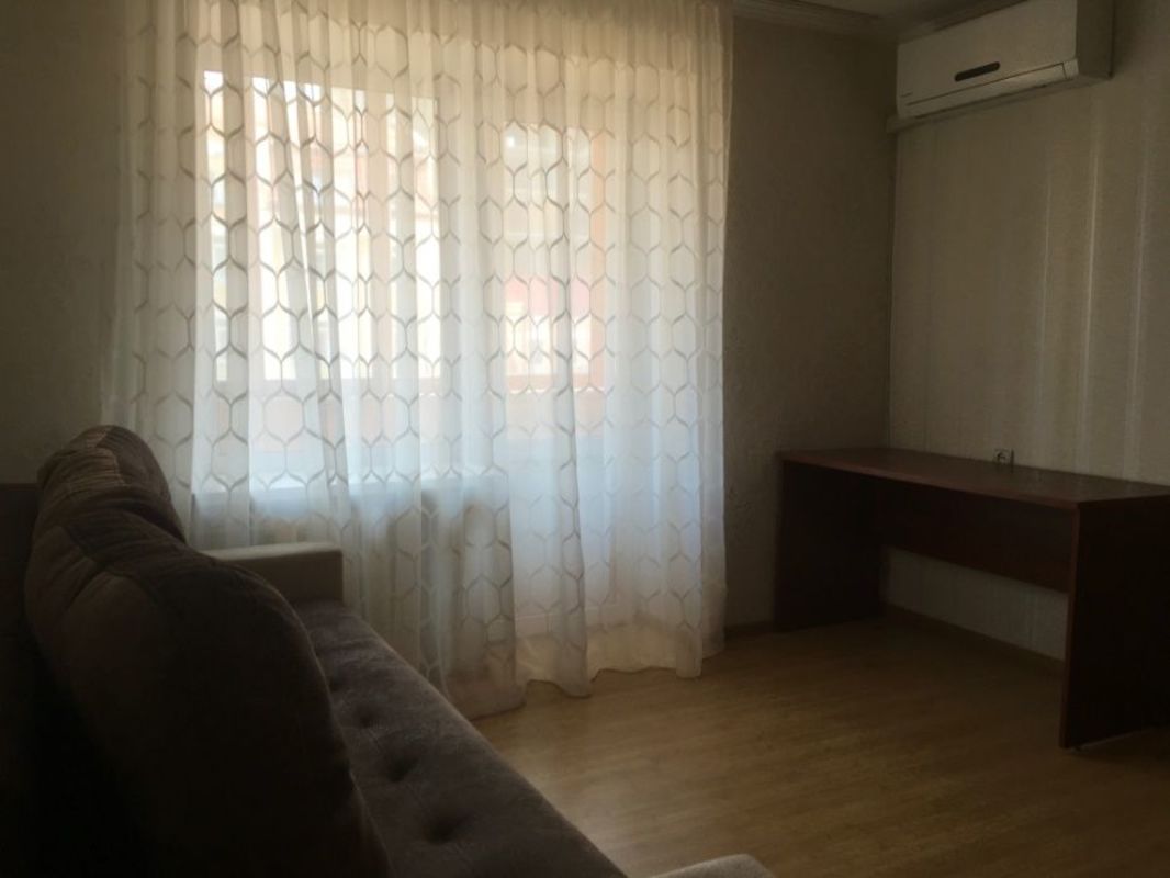 Rent out 1-room apartment. Киев, Предславинская — photo 2