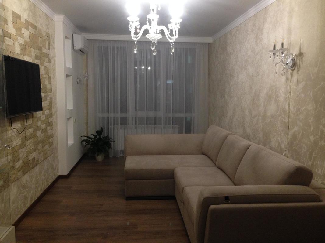 Rent out 2-room apartment. Киев, Александровская ул, 1 — photo 1