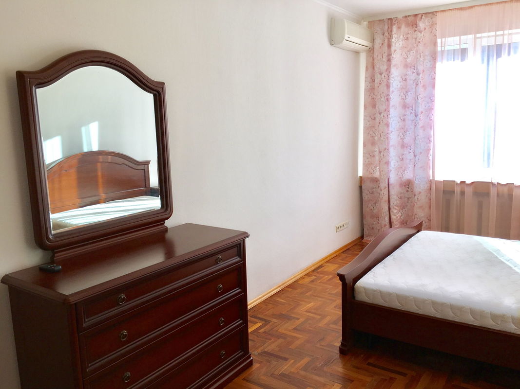 Rent out 4-room apartment. Киев, Старонаводницкая, 8Б — photo 5