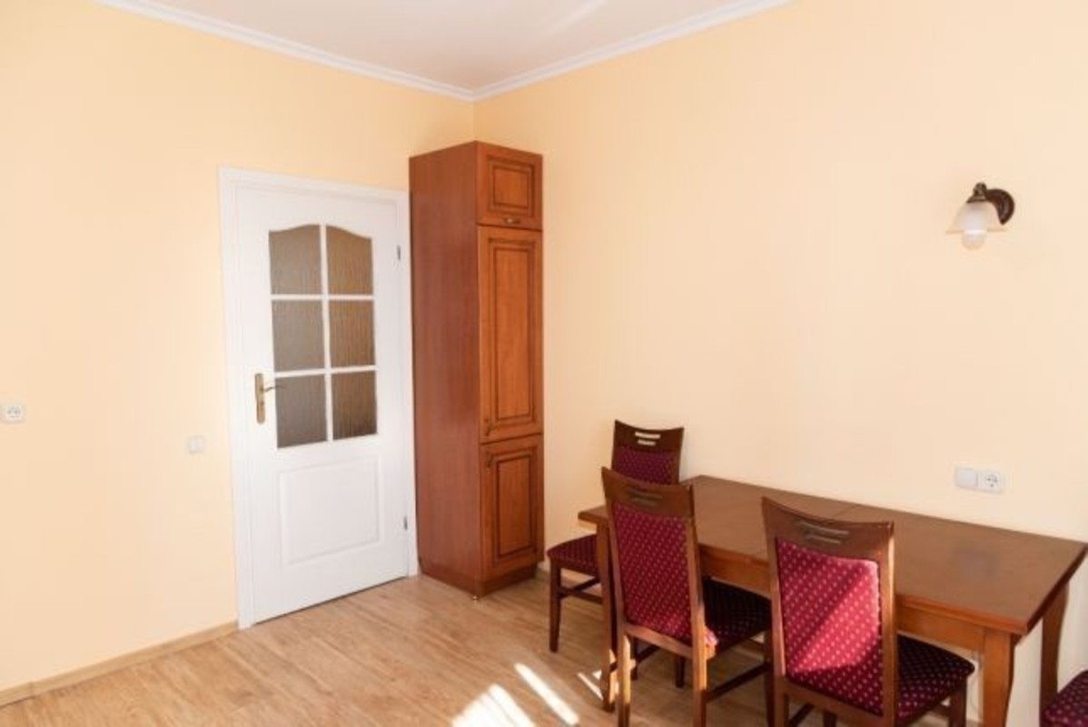 Rent out 2-room apartment. Киев, Подгорная — photo 4