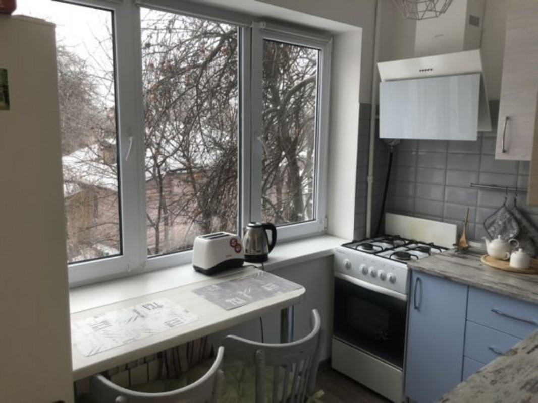 Rent out 1-room apartment. Киев, Соломенская — photo 1