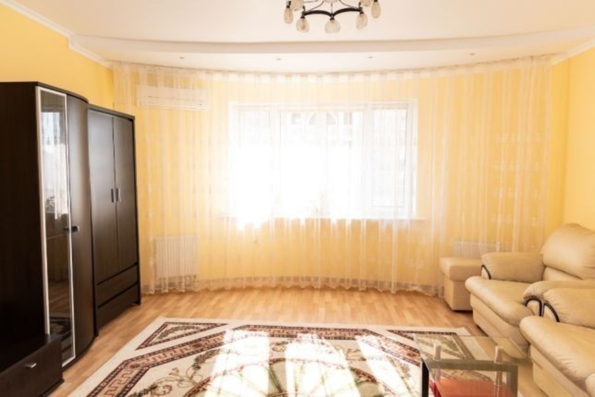 Rent out 2-room apartment. Киев, Подгорная — photo 2