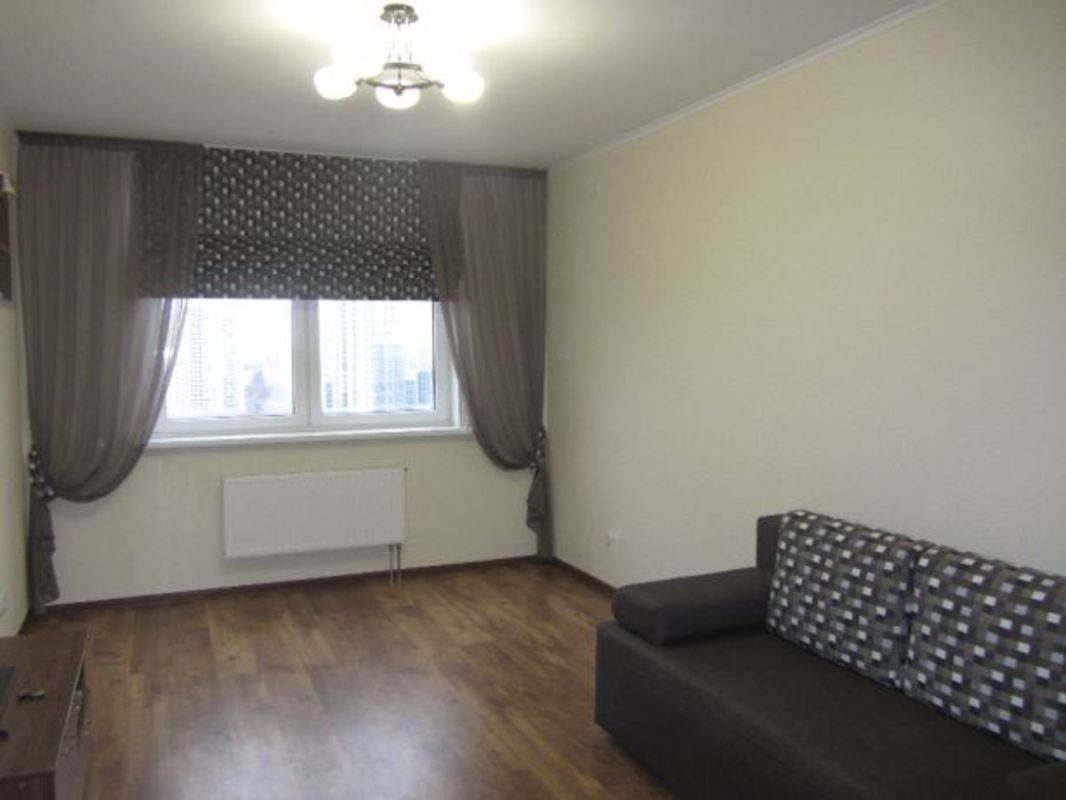 Rent out 1-room apartment. Киев, Воскресенская — photo 1