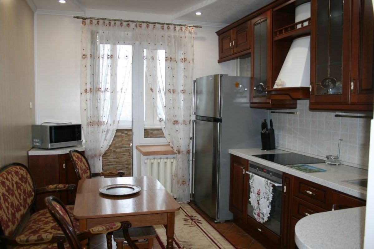 Rent out 2-room apartment. Киев, Волынская — photo 1