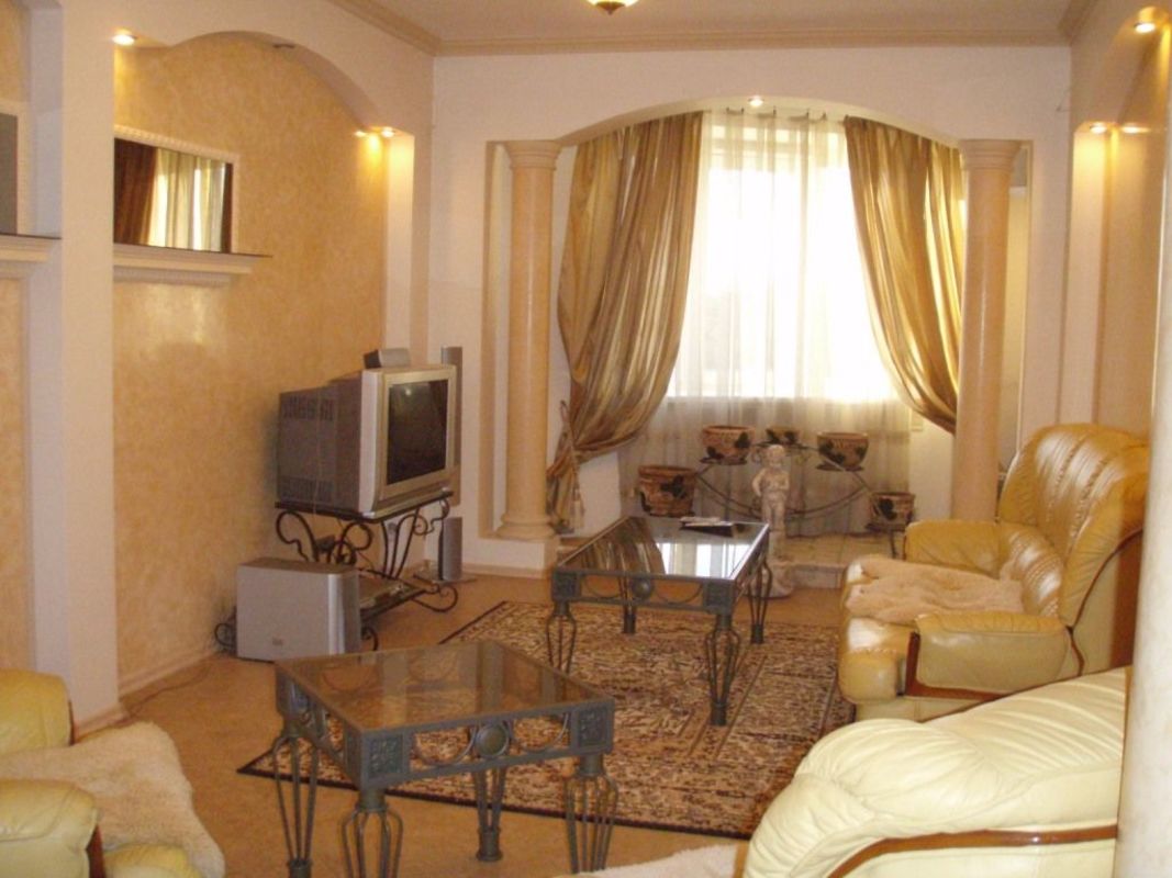 Rent out 3-room apartment. Киев, Миропольская , 39 — photo 1