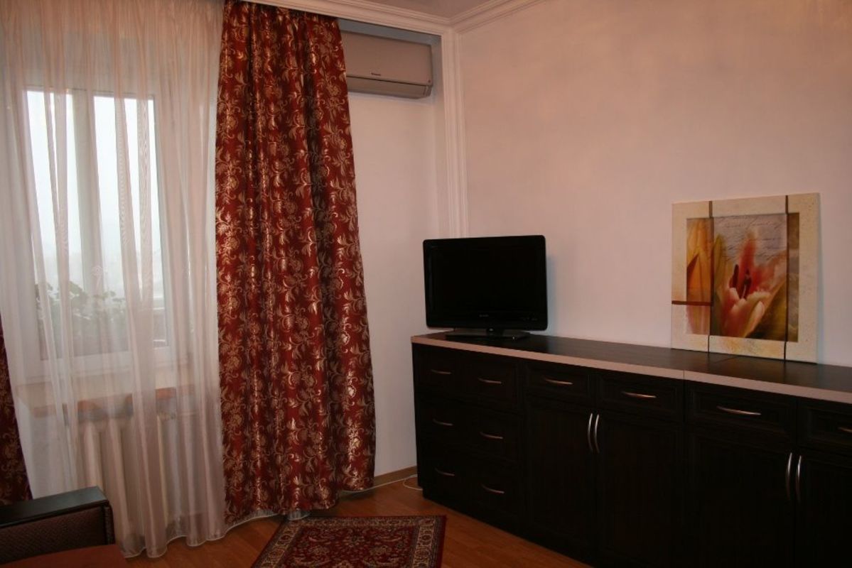 Rent out 2-room apartment. Киев, Волынская — photo 6