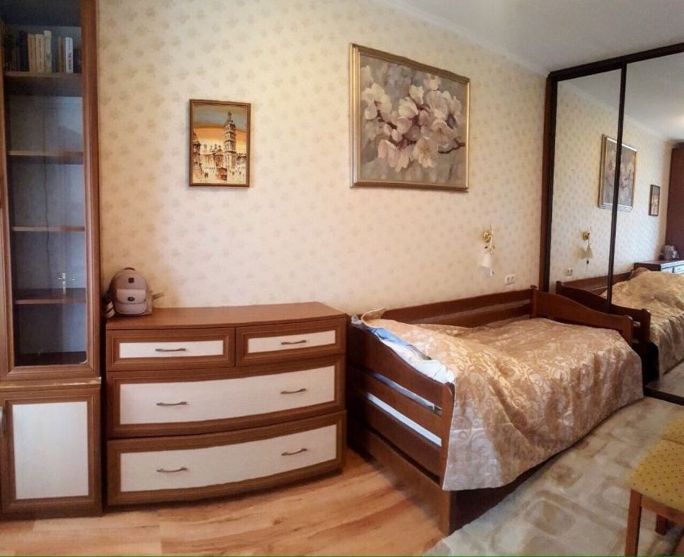 Rent out 2-room apartment. Киев, Бастионная — photo 1