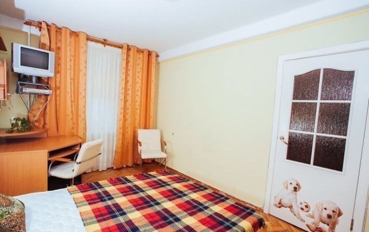 Rent out 2-room apartment. Киев, Кловский спуск — photo 1