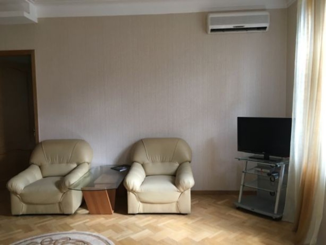 Rent out 2-room apartment. Киев, Ярославов вал — photo 2