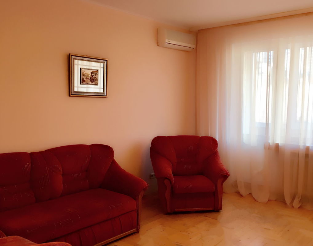 Rent out 4-room apartment. Киев, Старонаводницкая, 8Б — photo 1