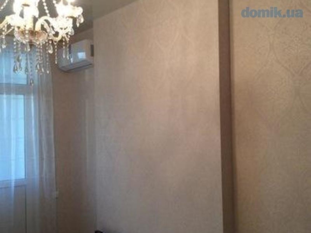 Rent out 1-room apartment. Киев, Жилянская — photo 2
