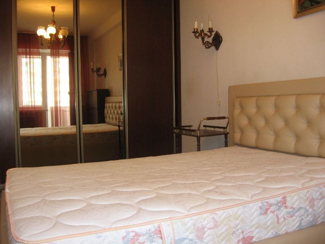 Rent out 2-room apartment. Киев, Леси Украинки бульв. — photo 3
